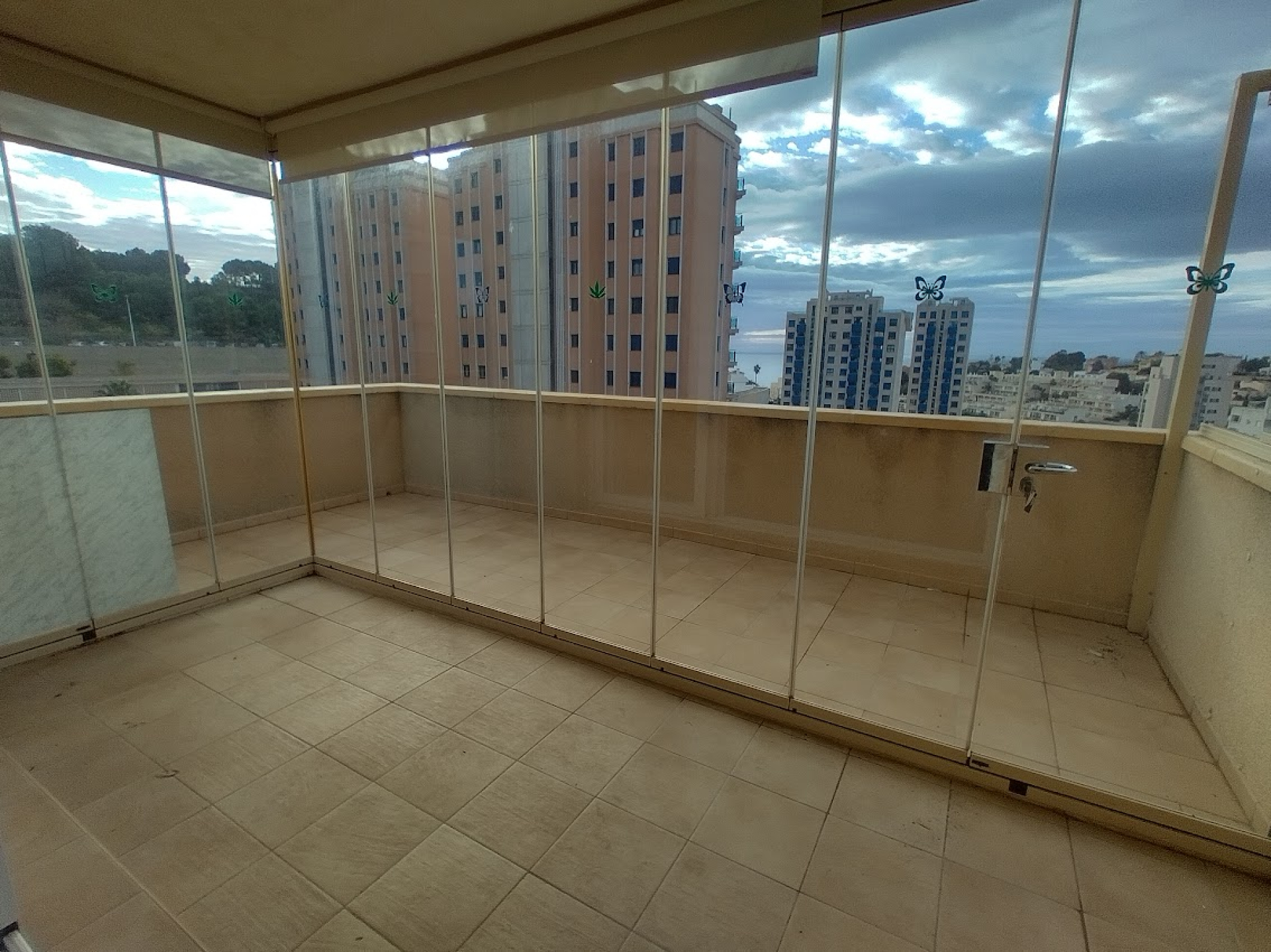 Apartamento de 3 dormitorios  en alquiler para larga duración.